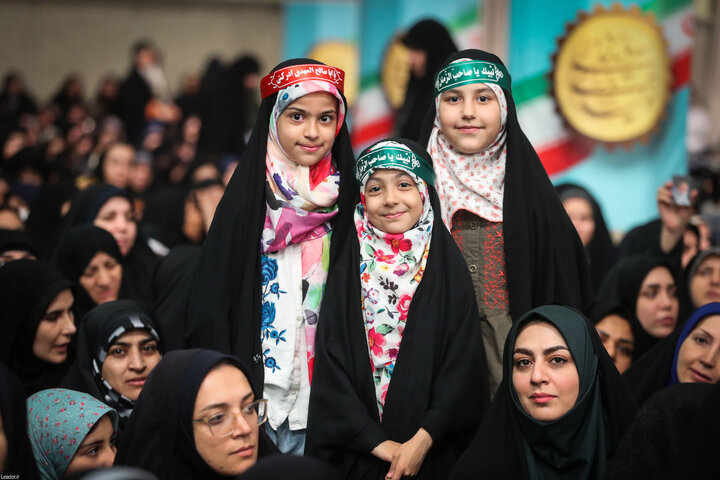 دیدار هزاران نفر از کارگران سراسر کشور