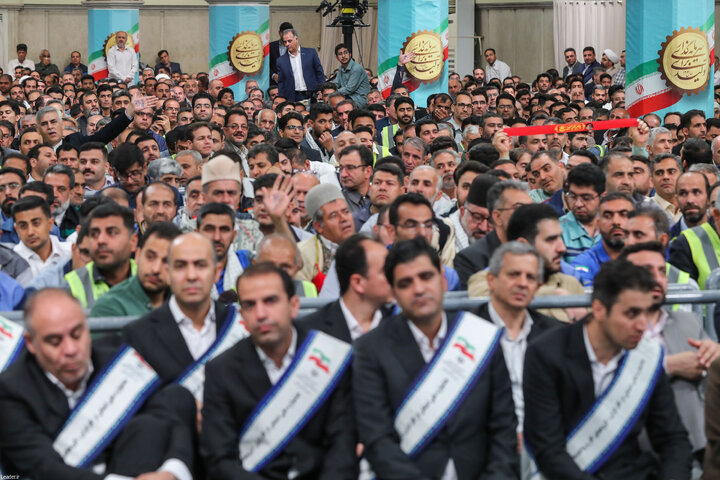 دیدار هزاران نفر از کارگران سراسر کشور