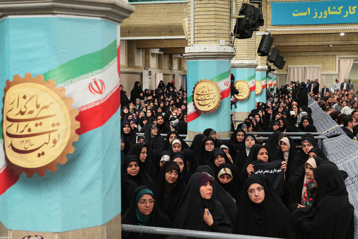 دیدار هزاران نفر از کارگران سراسر کشور