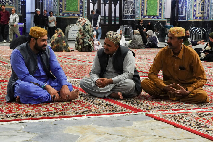 Reporte fotográfico | El ambiente del Santuario Sagrado del Imam Alí ibn Musa ar-Rida (la paz sea con él) durante la Década de la Generosidad