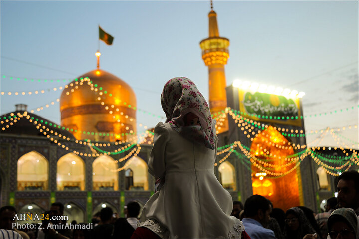 شام میلاد، حرمِ رضا در آغوش نور و نذر و نگاه