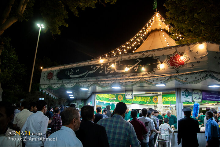 شام میلاد، حرمِ رضا در آغوش نور و نذر و نگاه