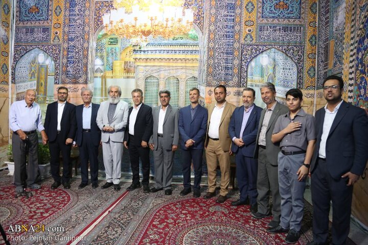 تجلیل از هنرمندان حرم رضوی در شهر اصفهان