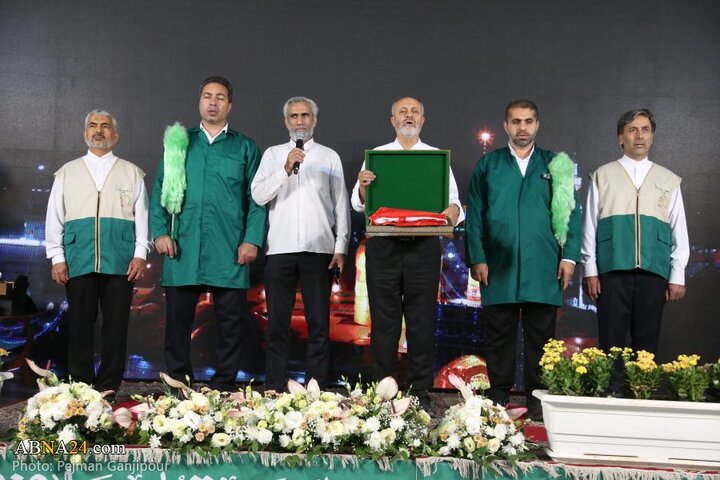 تجلیل از هنرمندان حرم رضوی در شهر اصفهان