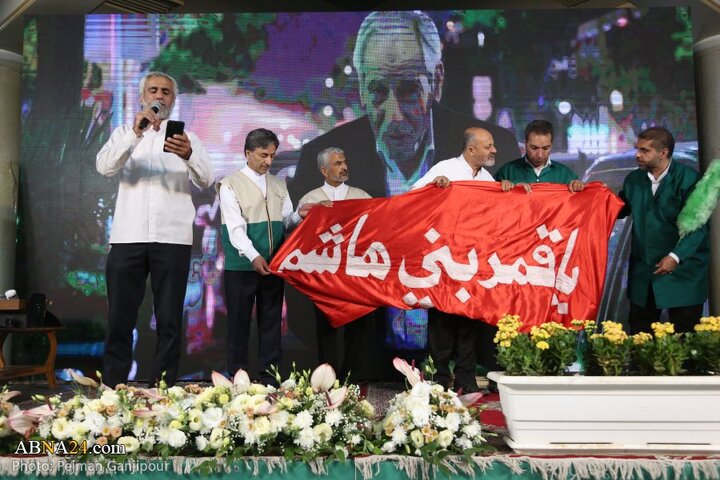 تجلیل از هنرمندان حرم رضوی در شهر اصفهان