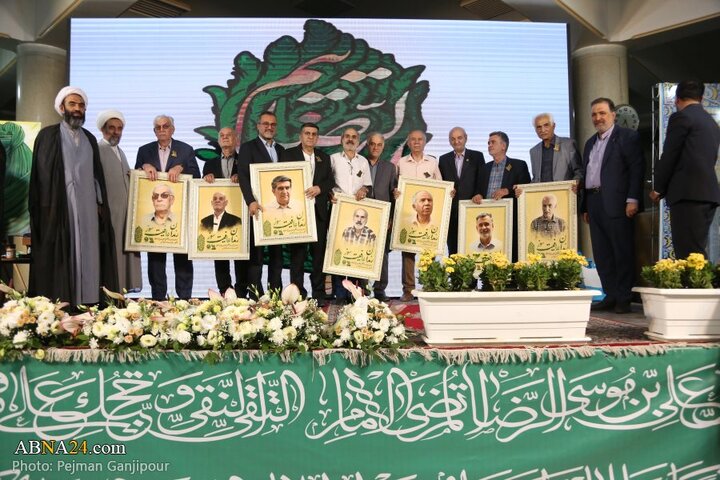 تجلیل از هنرمندان حرم رضوی در شهر اصفهان