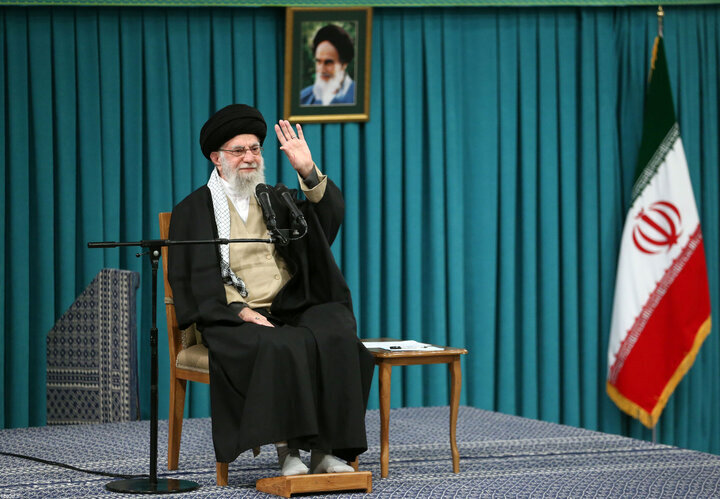 Imam Khamenei receives a group of workers for a meeting