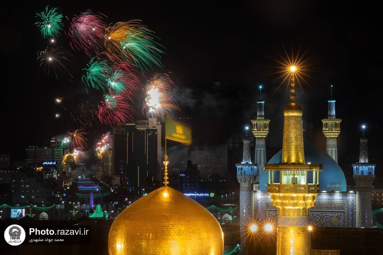 إجراء مراسم خاصة في الحرم الرضوي السعید عشية میلاد الإمام الرضا (ع)