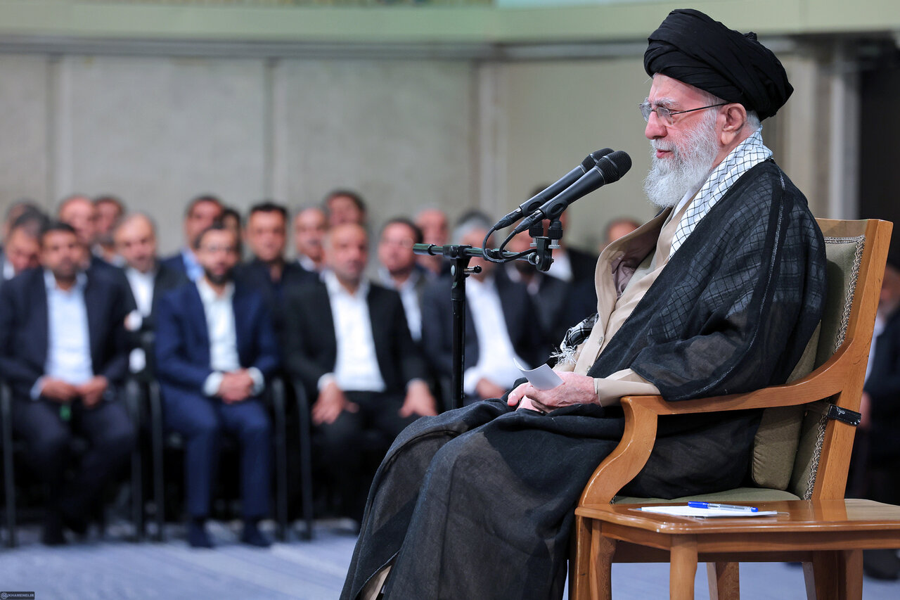 Imam Khamenei urges whole world to stand against Israel crimes