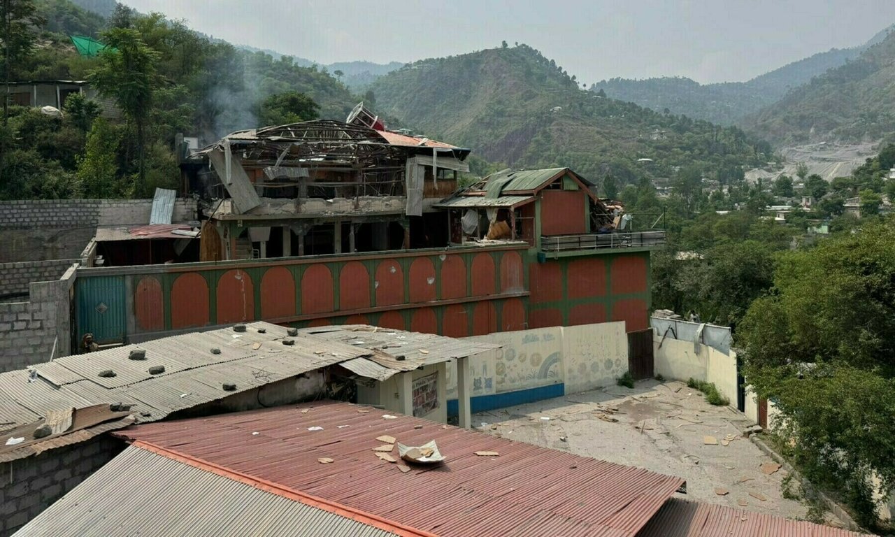 اداریہ: ’مسئلہ کشمیر حل کیے بغیر دونوں ممالک تنازعات کے دلدل سے نہیں نکل پائیں گے‘، ڈان کا اداریہ اداریہ: ’مسئلہ کشمیر حل کیے بغیر دونوں ممالک تنازعات کے دلدل سے نہیں نکل پائیں گے‘، ڈان کا اداریہ