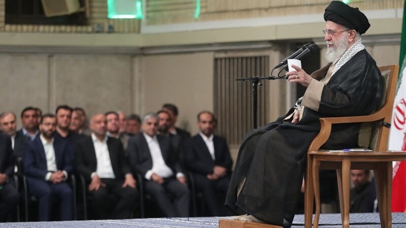 Dukungan Total Imam Khamenei atas Buruh sebagai Pilar Kukuh Masyarakat