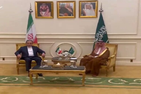 عێراقچی و بێن فەرحان دیداریان کرد