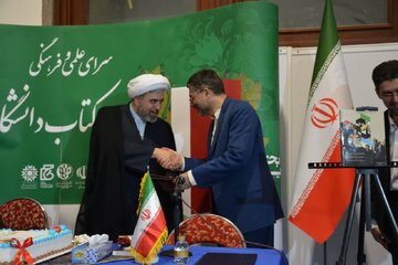 غرفه انتشارات دانشگاه بین‌المللی اهل‌بیت(ع) در نمایشگاه کتاب تهران افتتاح شد