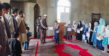 گزارش تصویری | مراسم فراغت قرآن‌آموزان کودک و نوجوان شیعه در بامیان افغانستان