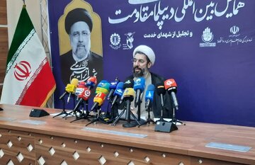 تجلیل از شهدای خدمت و مقاومت در اجلاسیه بین‌المللی مجاهدان در غربت/ رستمی: شهدای خدمت، الگوهای حکمرانی تراز انقلاب اسلامی بودند