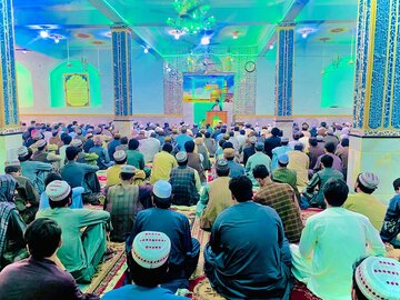 عکس خبری | نماز جمعه شیعیان افغانستان در شهرستان گرشک