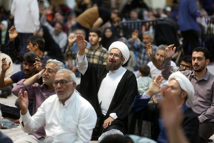 تقرير مصور| إقامة حفل بهيج بمناسبة ولادة الإمام الرضا(ع) في حرم السيدة المعصومة(ع)