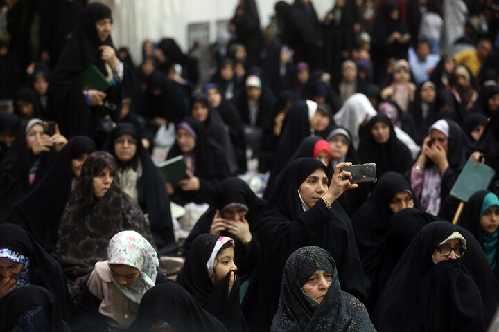 تقرير مصور| إقامة حفل بهيج بمناسبة ولادة الإمام الرضا(ع) في حرم السيدة المعصومة(ع)