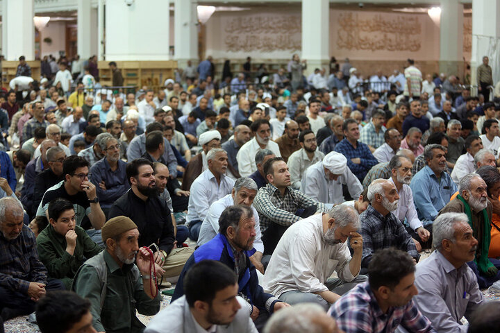 تقرير مصور| إقامة حفل بهيج بمناسبة ولادة الإمام الرضا(ع) في حرم السيدة المعصومة(ع)