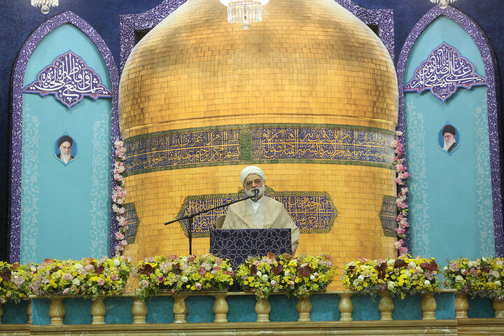 تقرير مصور| إقامة حفل بهيج بمناسبة ولادة الإمام الرضا(ع) في حرم السيدة المعصومة(ع)