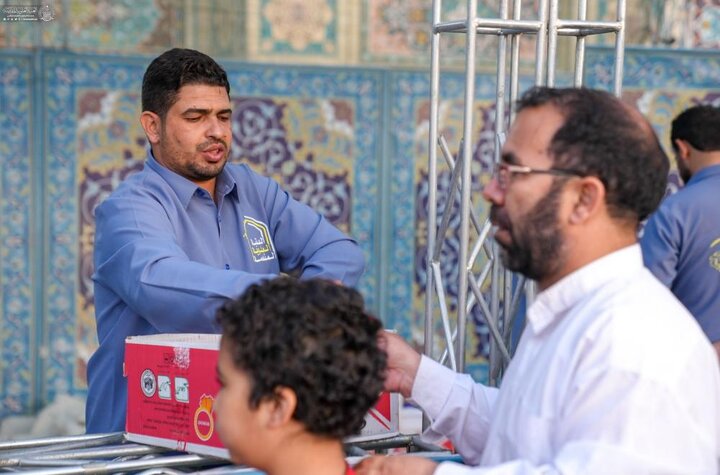 تقرير مصور| العتبة العلويّة تقدم الخدمات للزائرين بمناسبة مولد الإمام الرضا (ع) في مشهد المقدّسة