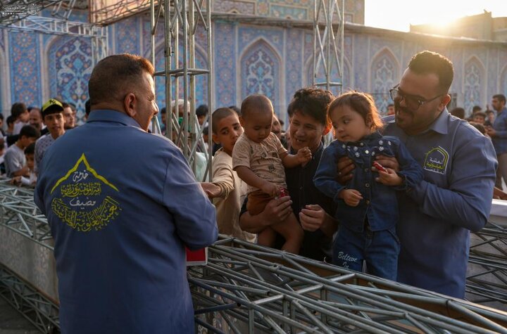 تقرير مصور| العتبة العلويّة تقدم الخدمات للزائرين بمناسبة مولد الإمام الرضا (ع) في مشهد المقدّسة