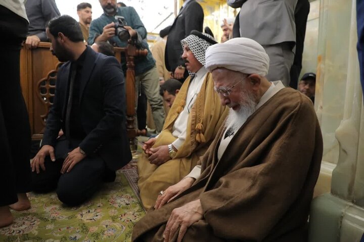 Wêneya nûçeyê | Xatirxwestina Ayetullah Cewadî Amolî ji mezargeha pîroz a Îmamên ê Kazîmeyn (s.x)