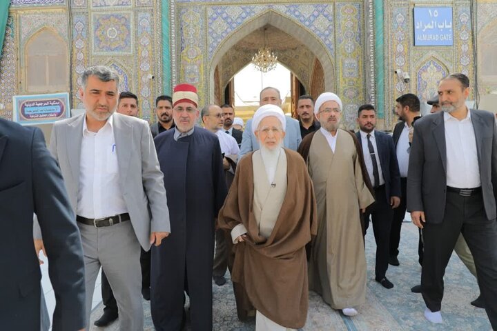Wêneya nûçeyê | Xatirxwestina Ayetullah Cewadî Amolî ji mezargeha pîroz a Îmamên ê Kazîmeyn (s.x)