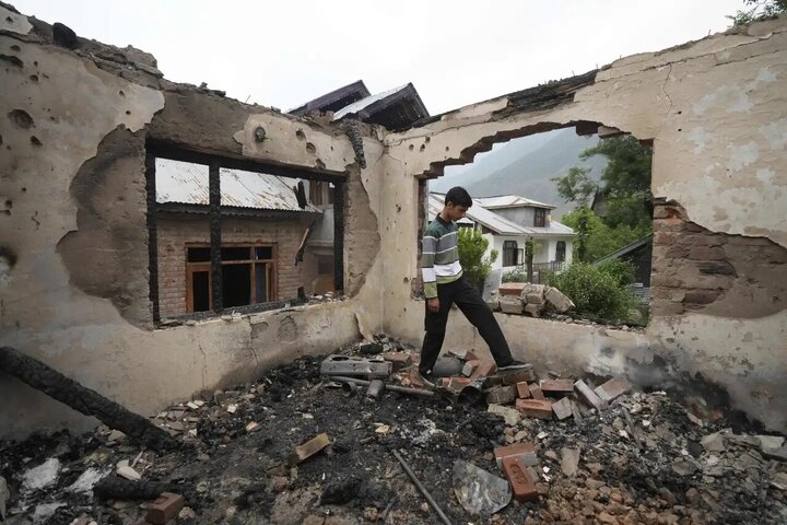 နျူကလီး ယားအင်အားကြီးနှစ်နိုင်ငံ ဖြစ်သည့် အိန္ဒိယ နှင့် ပါကစ္စတန်ကြား စစ်ပွဲ ၏ ပုံရိပ်များ  Photos