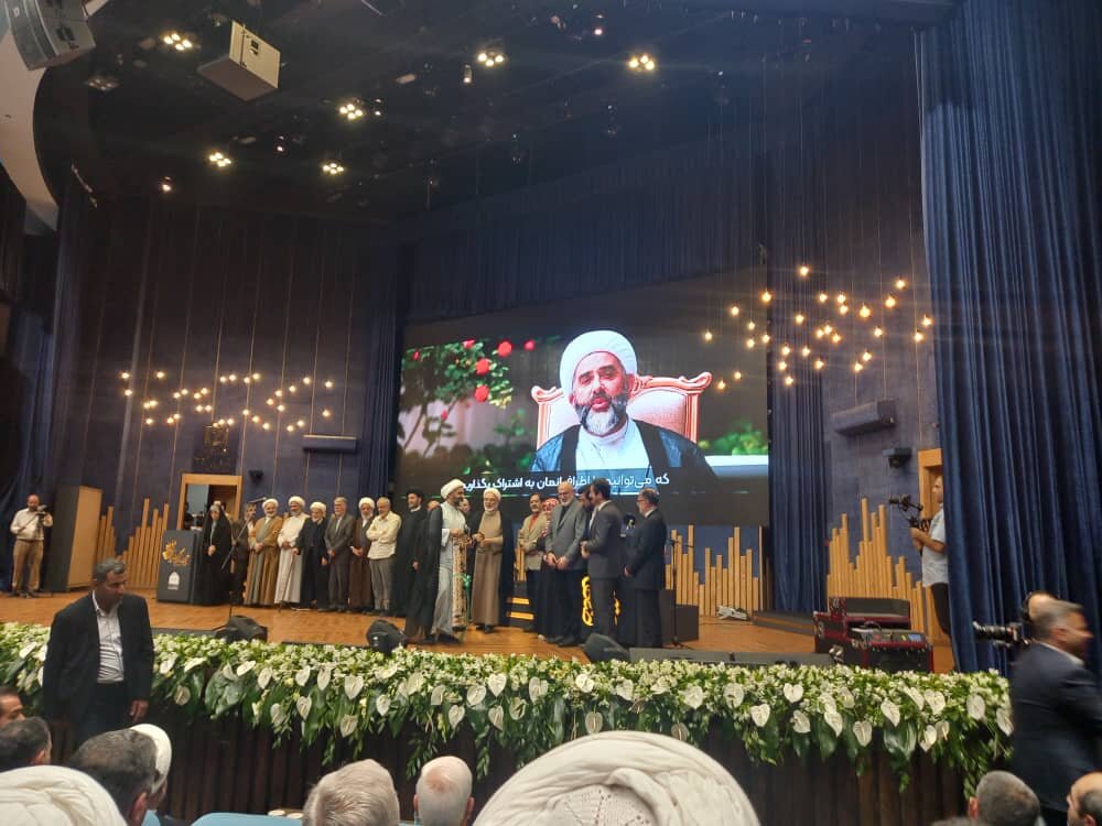 تقدیر از ۲ عضو مجمع جهانی اهلبیت(ع) به عنوان خادمین نمونه ترویج فرهنگ رضوی