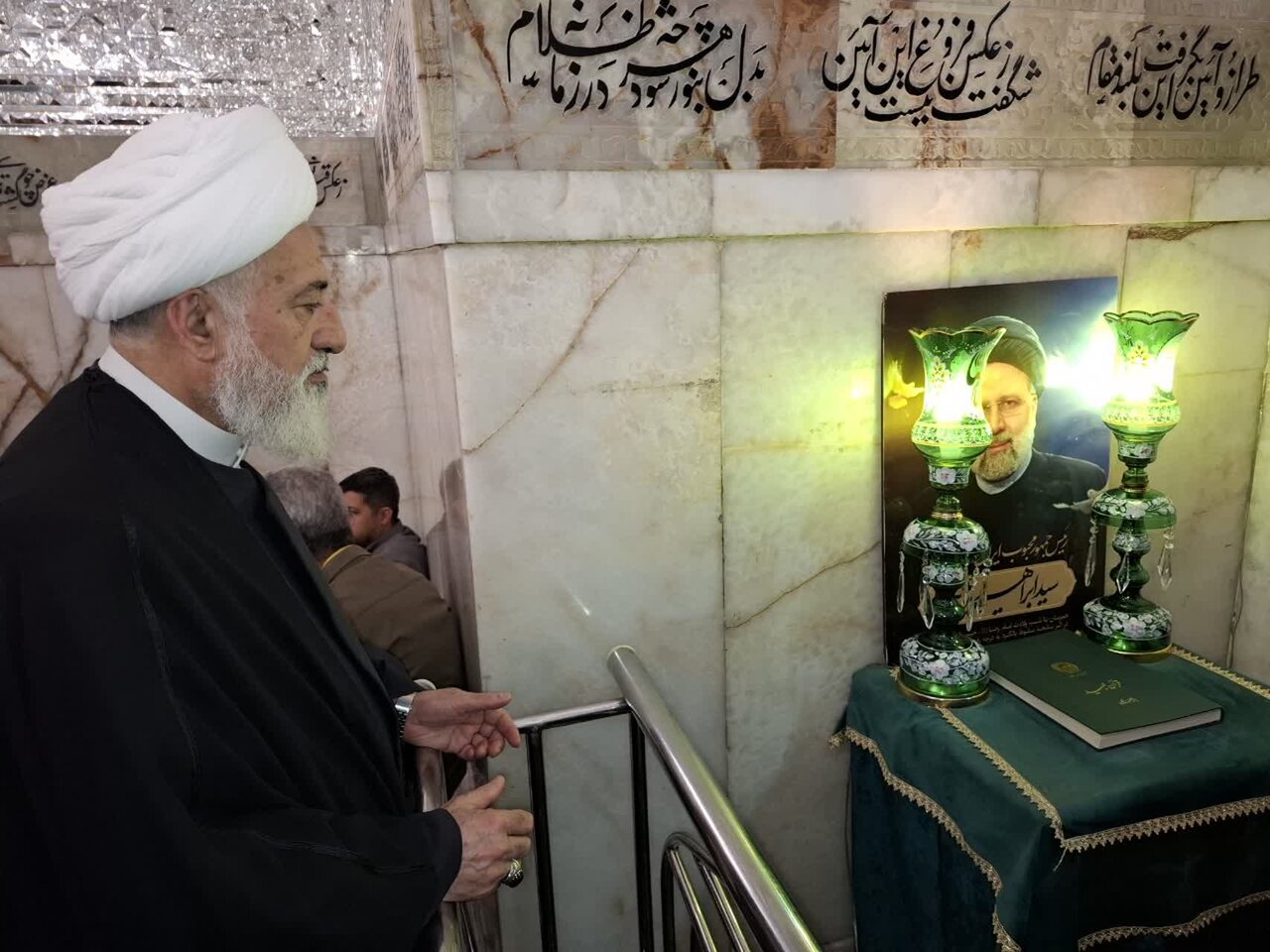 ادای احترام رئیس مجلس اعلای شیعیان لبنان به شهید آیت‌الله رئیسی