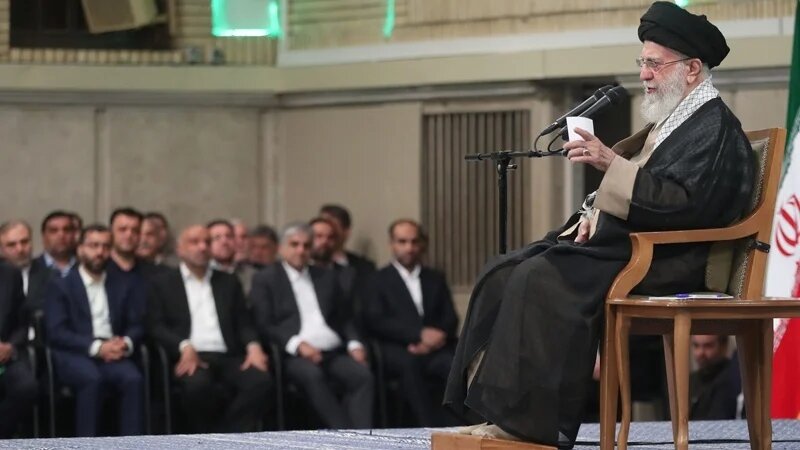 Imam Khamenei’s full support for working class: Workers are pillars of society’s stability, endurance