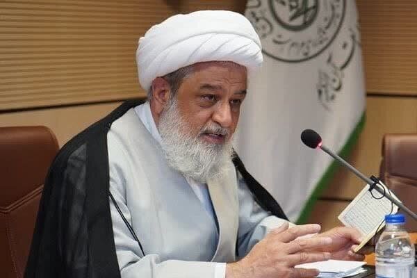 Shia scholar: Historical charter of Imam Khamenei is document of Seminary's mission