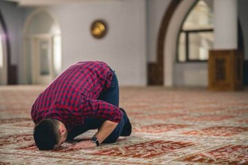 آیا خدا به نماز ما نیاز دارد که واجب است نماز بخوانیم؟
