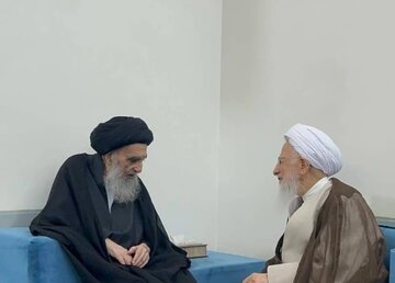 دیدار مهم آیت‌الله جوادی آملی با آیت‌الله سیستانی در نجف اشرف/ هدیه‌ای قرآنی در دیدار دو مرجع عالی‌قدر