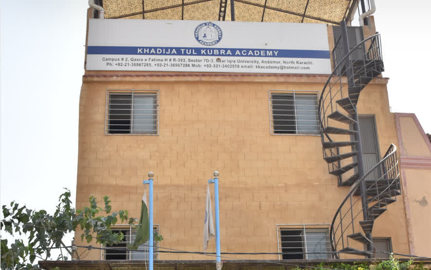 Pêşkêşkirina xizmeteke bênavber ji bo kesên xizan li Karaçî, Pakistan; Nirxandinek li ser çalakiyên Saziya Alîkariya Perwerdehiyê ya Xedîce El-Kubra