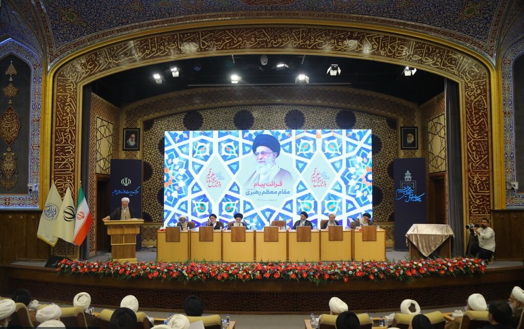 نداء الإمام الخامنئي إلى المؤتمر الدولي بمناسبة مئوية إعادة تأسيس الحوزة العلمية في قم