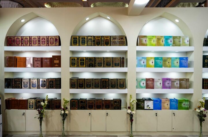 تقرير مصور| العتبة العلوية المقدسة تشارك في معرض طهران الدولي للكتاب بنسخته (36)