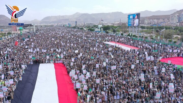 تقرير مصور| مسيرة مليونية "لنصرة غزة..بقوة الله هزمنا أمريكا وسنهزم إسرائيل" في صنعاء
