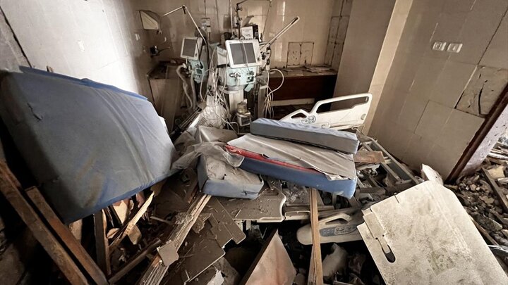 Informe fotográfico | Ataque de militares sionistas al Hospital Nasser en Jan Yunis