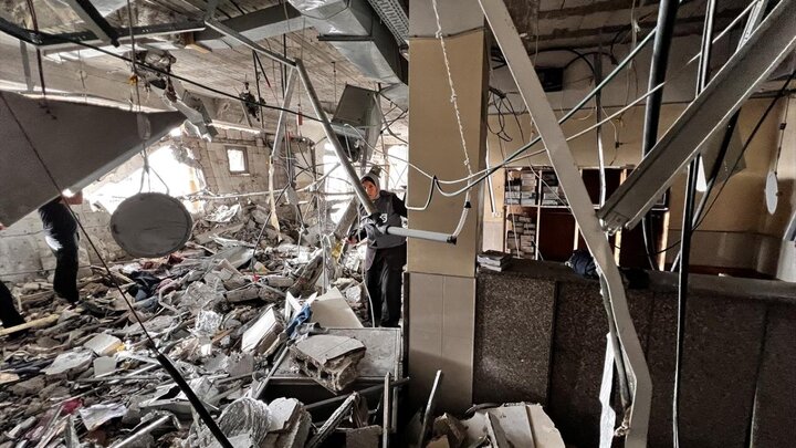 Informe fotográfico | Ataque de militares sionistas al Hospital Nasser en Jan Yunis