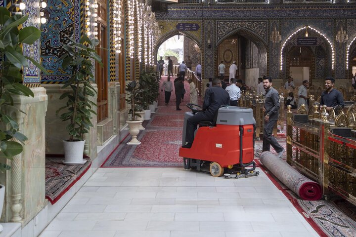 إطلاق البرنامج الصيفي لغسل صحن مرقد أبي الفضل العباس (عليه السلام) وفرشه