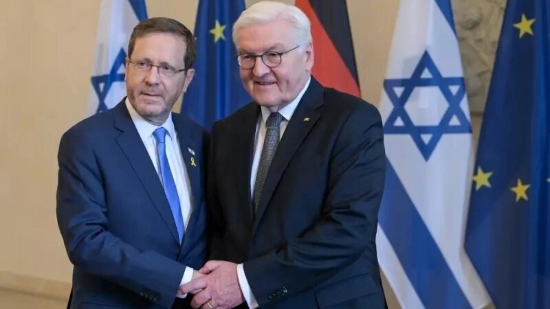 German intellectuals, people able to prevent absolute fall of human values in country?