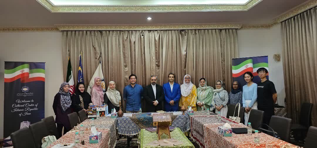 Pelajar Bahasa Farsi Dari Pelbagai Kewarganegaraan Berkenalan Dengan Shahnameh