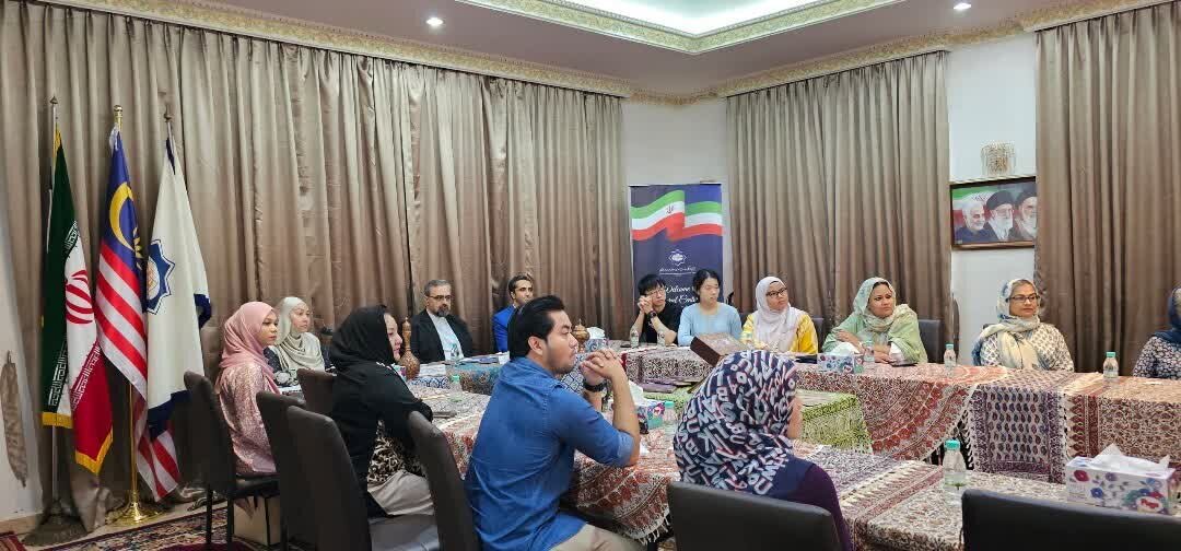 Pelajar Bahasa Farsi Dari Pelbagai Kewarganegaraan Berkenalan Dengan Shahnameh