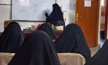 تقرير مصور/ إقامة دورة "على خُطى زينب" لتأهيل الخطيبات الحسينية في بغداد