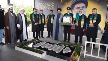 تقریر مصور / وفد من العتبة الرضويةّ المقدسة يزور مرقد الشهيد السيد الهاشمي في بلدة دير قانون النهر