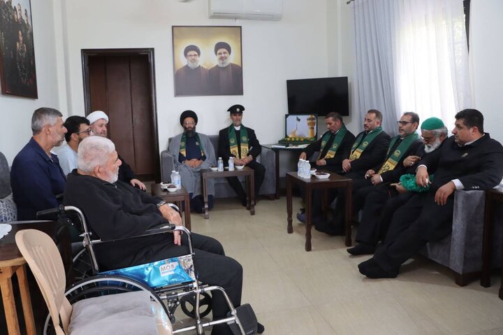 وفد من العتبة الرضويةّ المقدسة يزور مرقد الشهيد السيد الهاشمي في بلدة دير قانون النهر