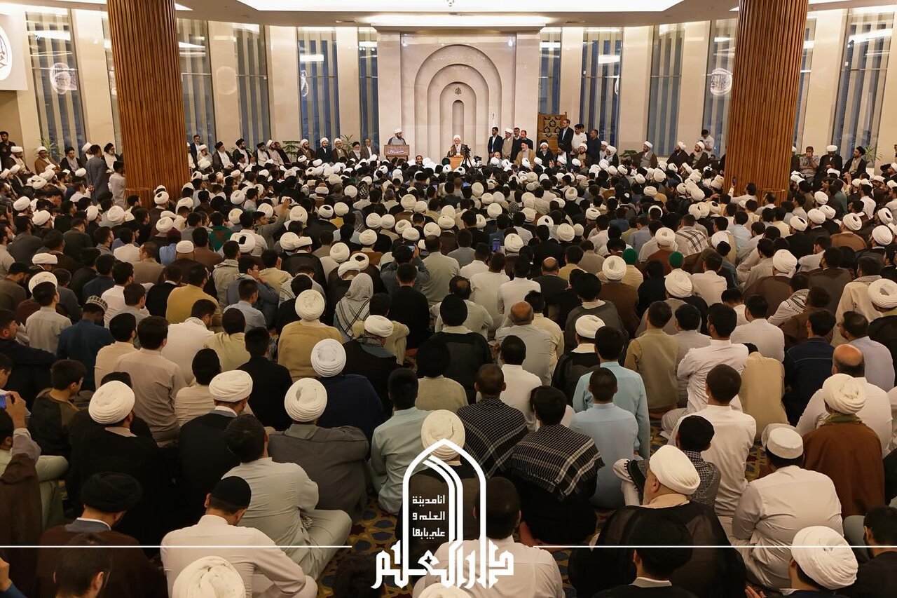 استقبال گرم اساتید و طلاب حوزه علمیه نجف از آیتالله جوادی آملی + تصاویر