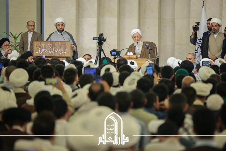 استقبال گرم اساتید و طلاب حوزه علمیه نجف از آیتالله جوادی آملی + تصاویر